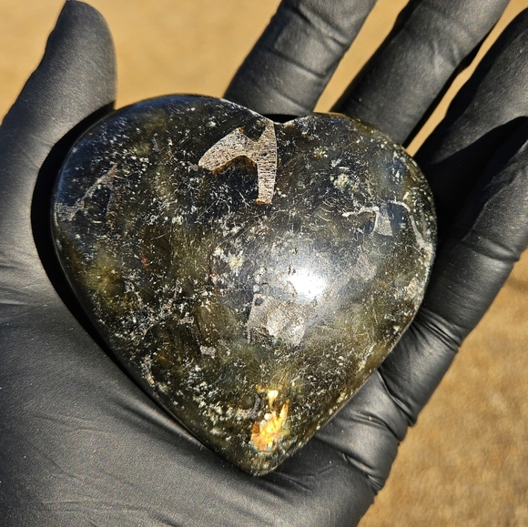 Labradorite Heart - Picture 2 of 3